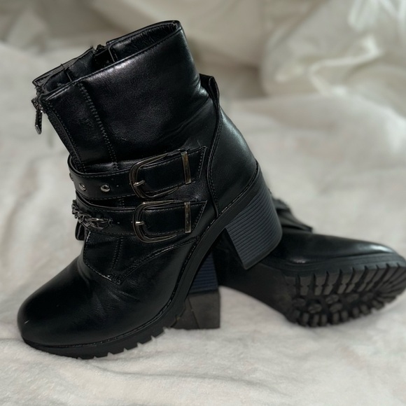 Olivia Kate black chain boots - Picture 11 of 11